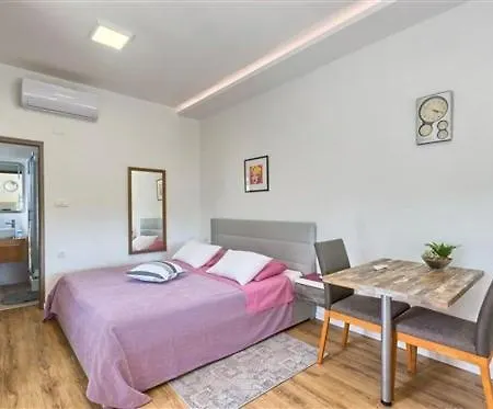 Olive Tree Apartment *